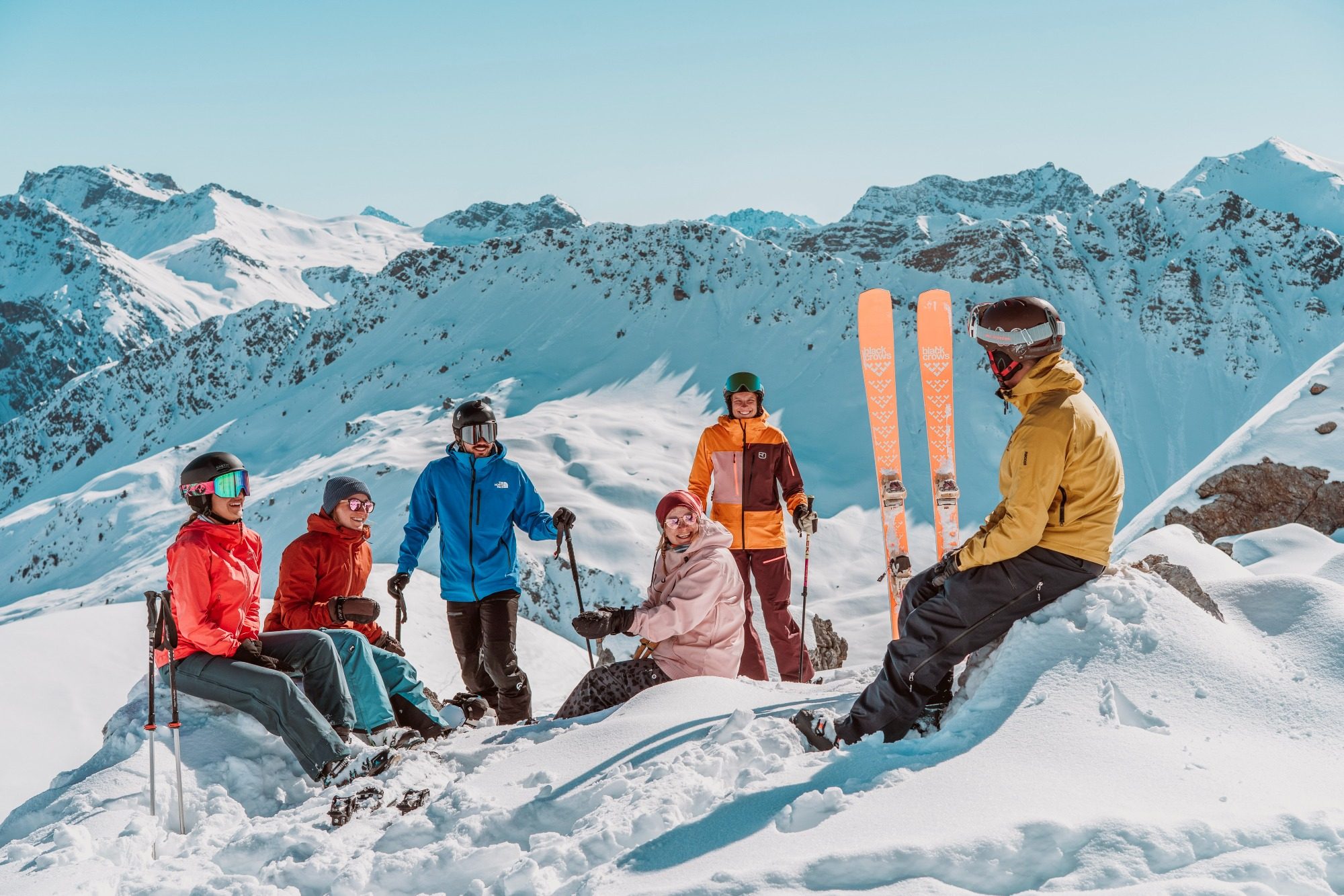 Menschen in Skiausrüstung