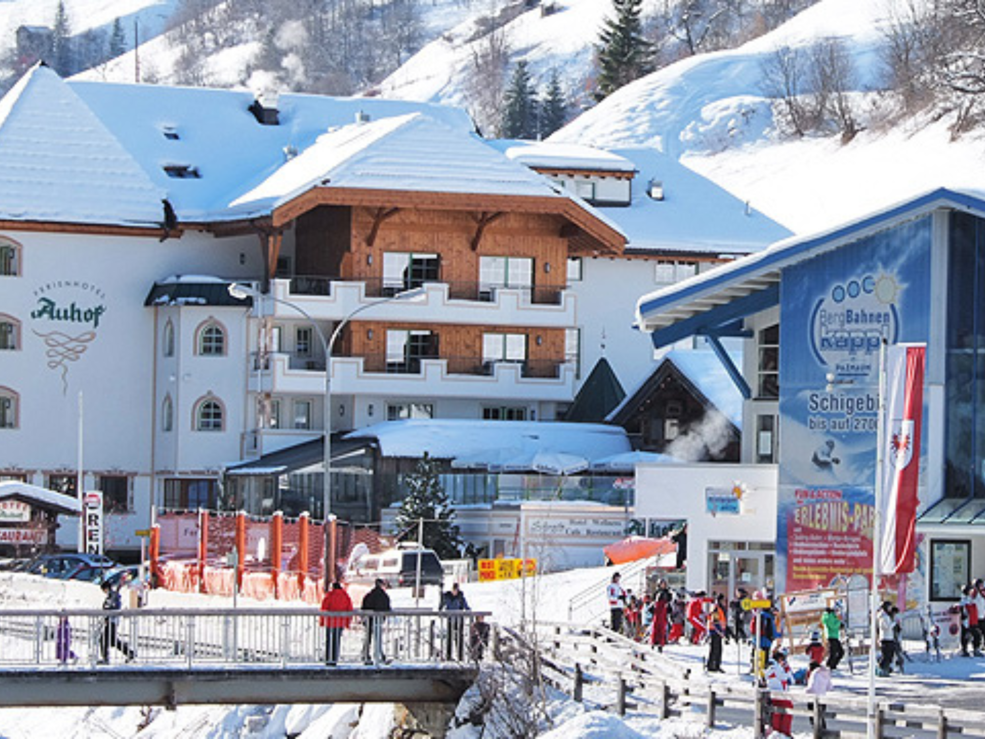 Außenansicht SC Auhof im Schnee