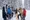 Gruppe mit Ski stehend