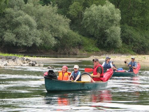 Familien im Kanu