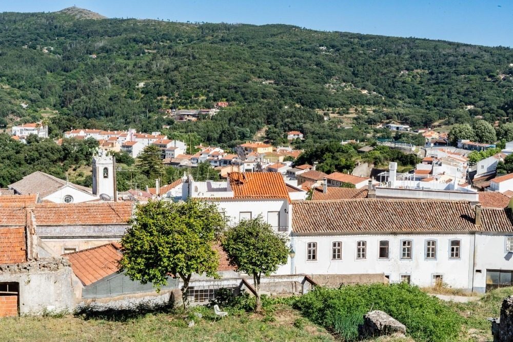 Blick auf die kleine Stadt Monichique