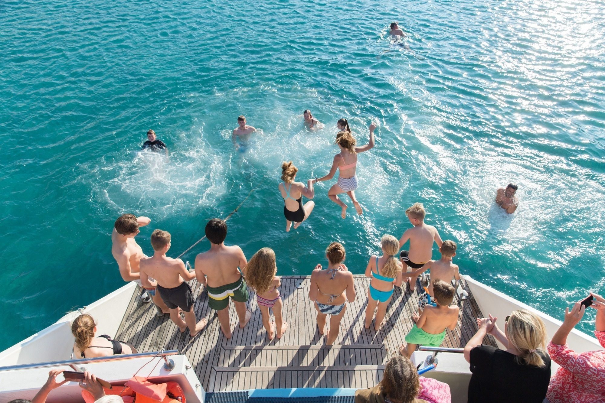 Gäste auf einer Bootstour