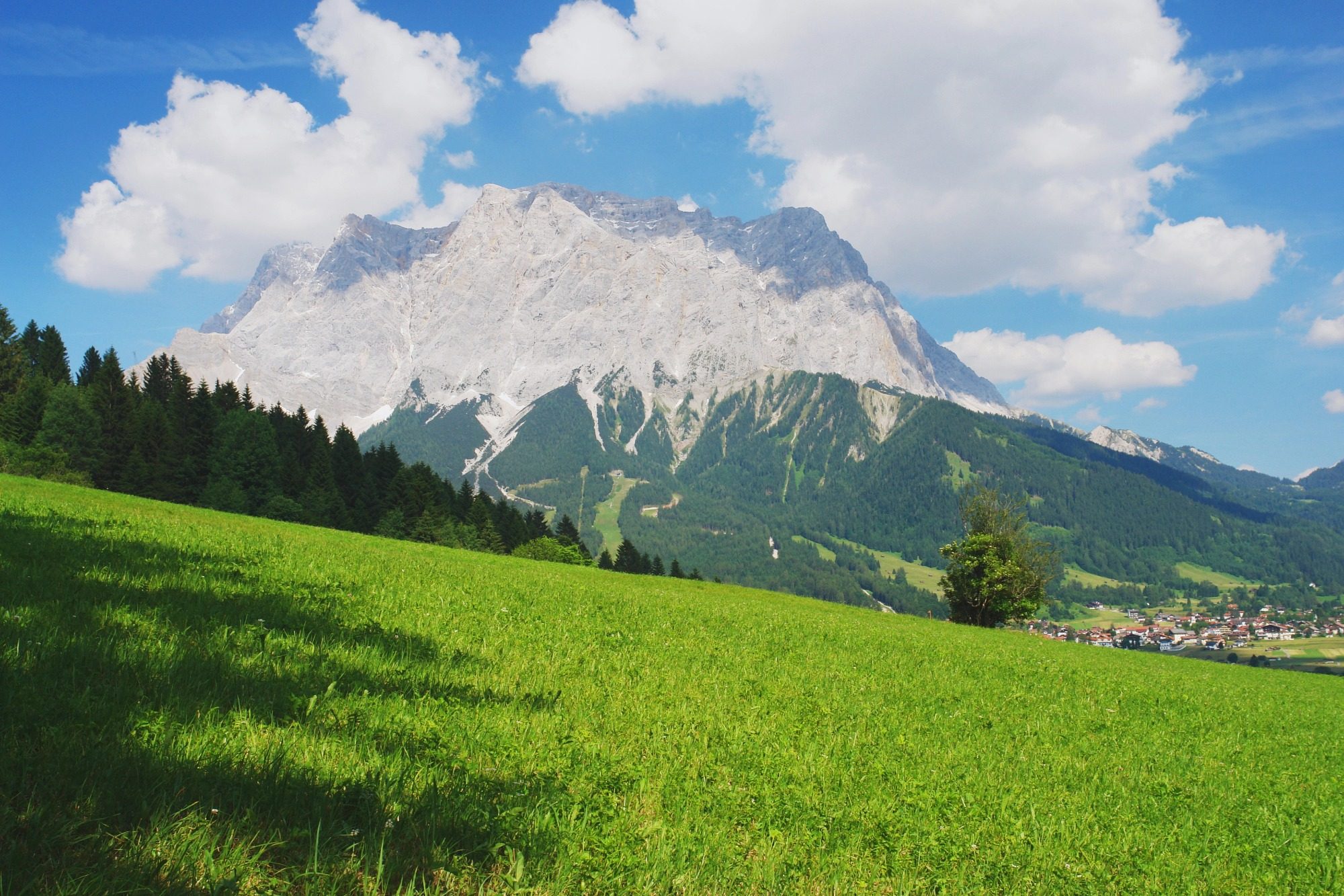 Panoramablick auf den Wetterstein von Lermoos