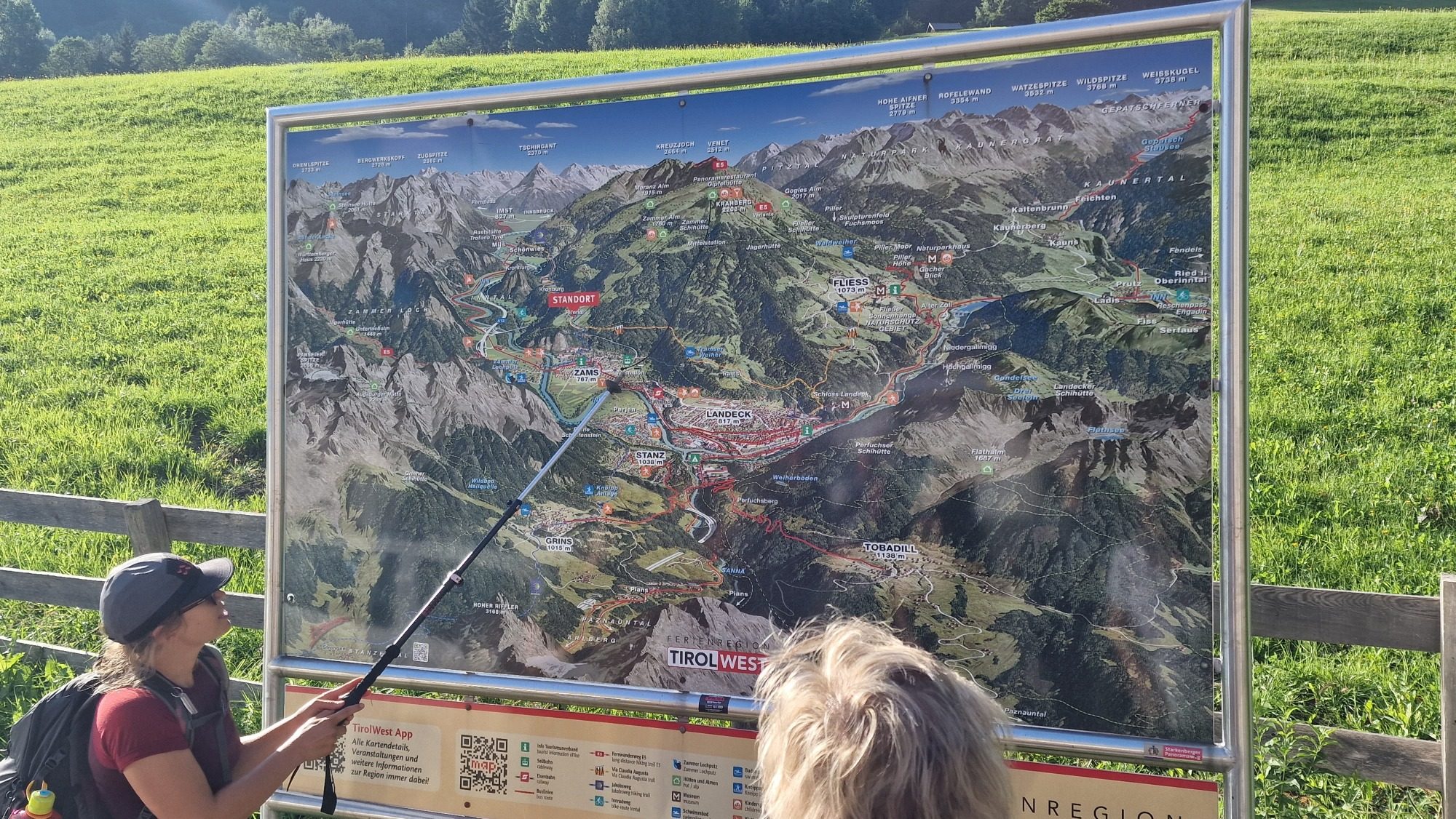Guide erklärt die Wanderroute