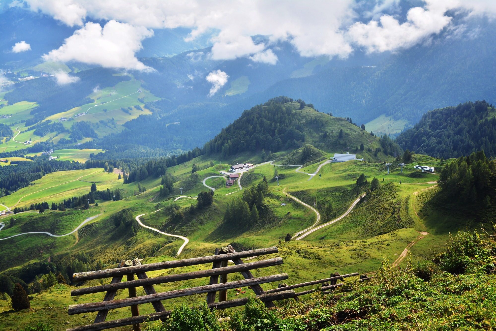 Ausblick auf die Kitzbüheler Alpen mit der Bikestrecke