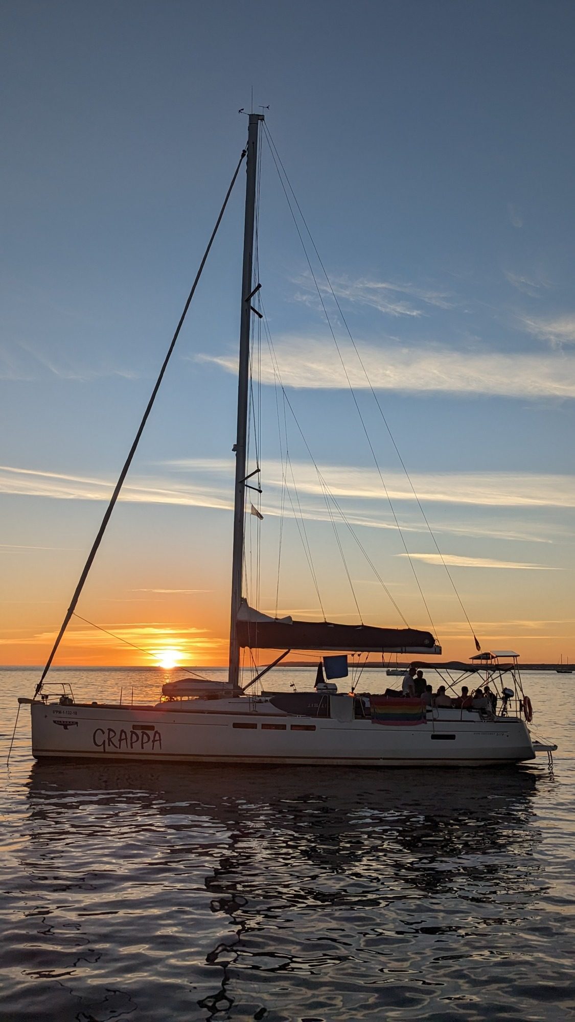 Segelyacht im Sonnenuntergang