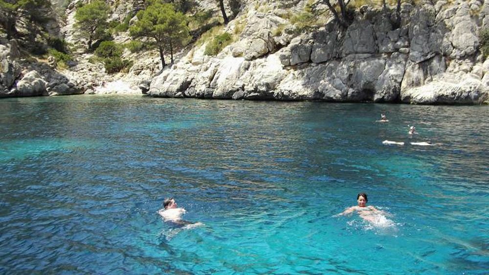Badebucht mit glasklarem Wasser