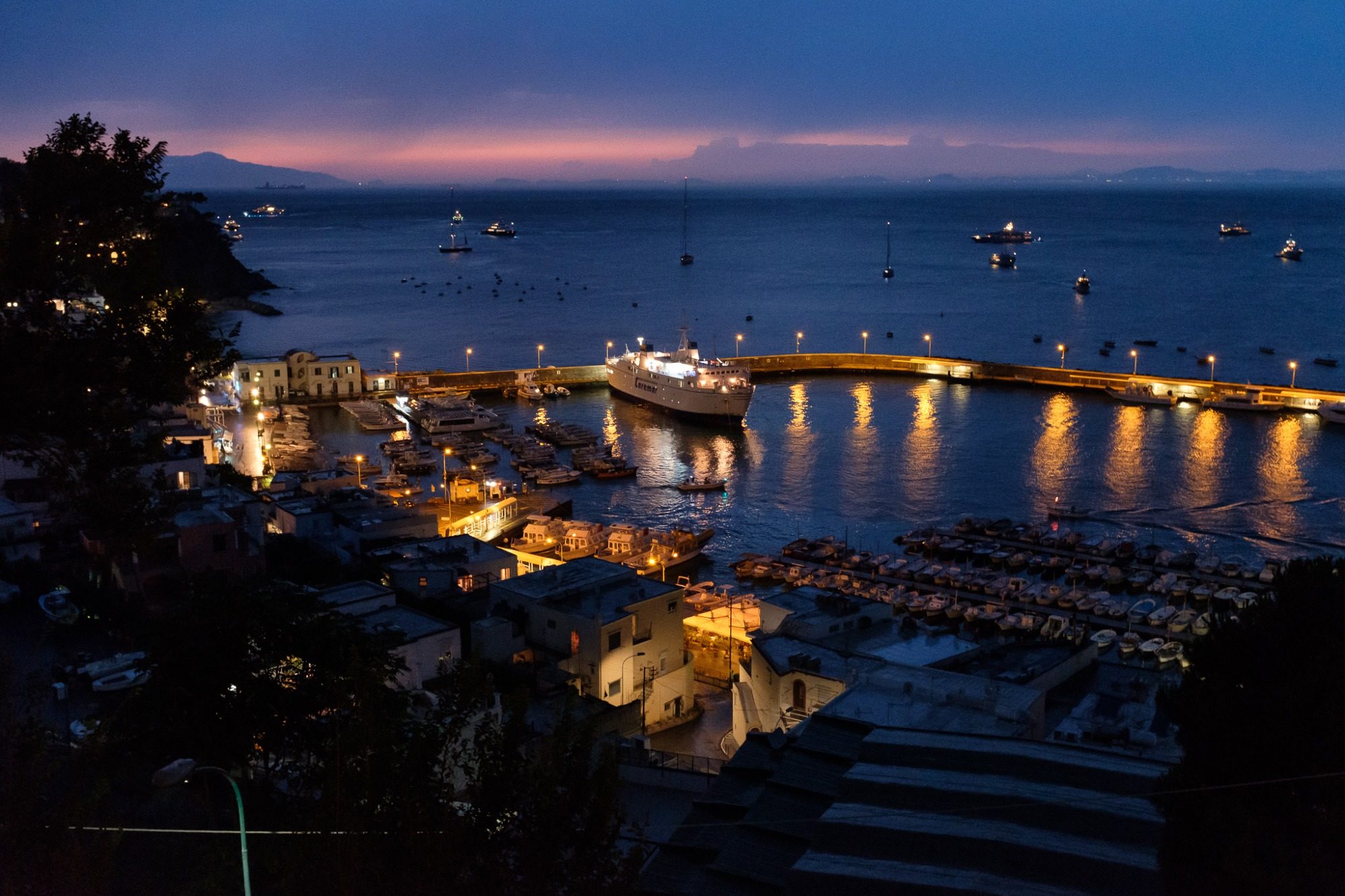 Hafen in der Dämmerung