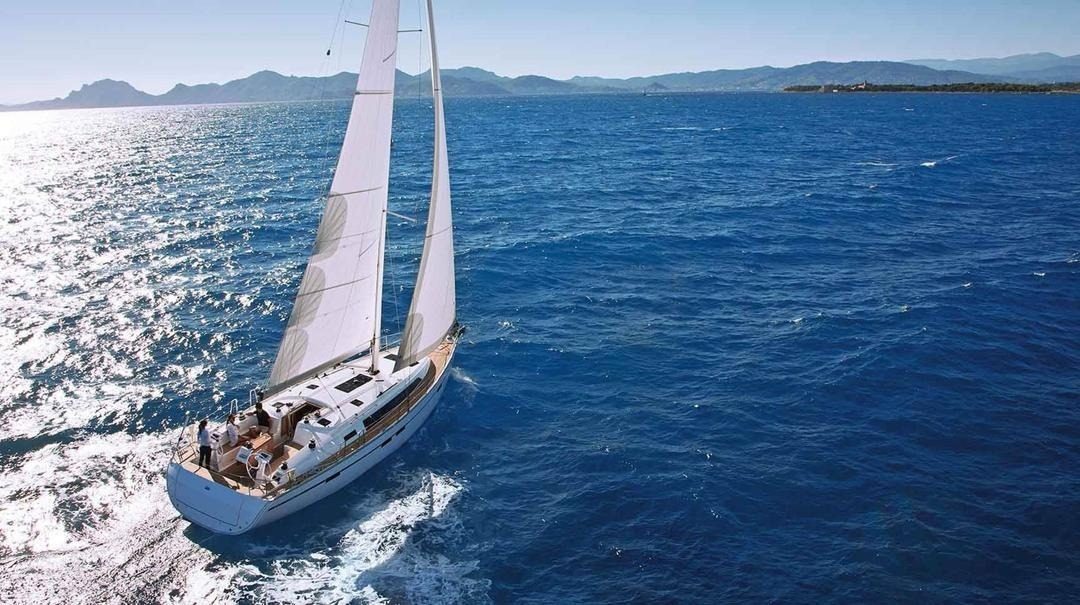 Segelboot Bavaria Cruiser von oben