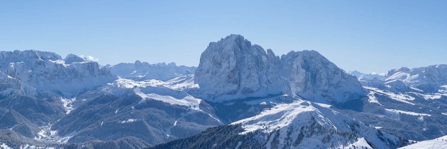 Schneebedeckte Dolomiten