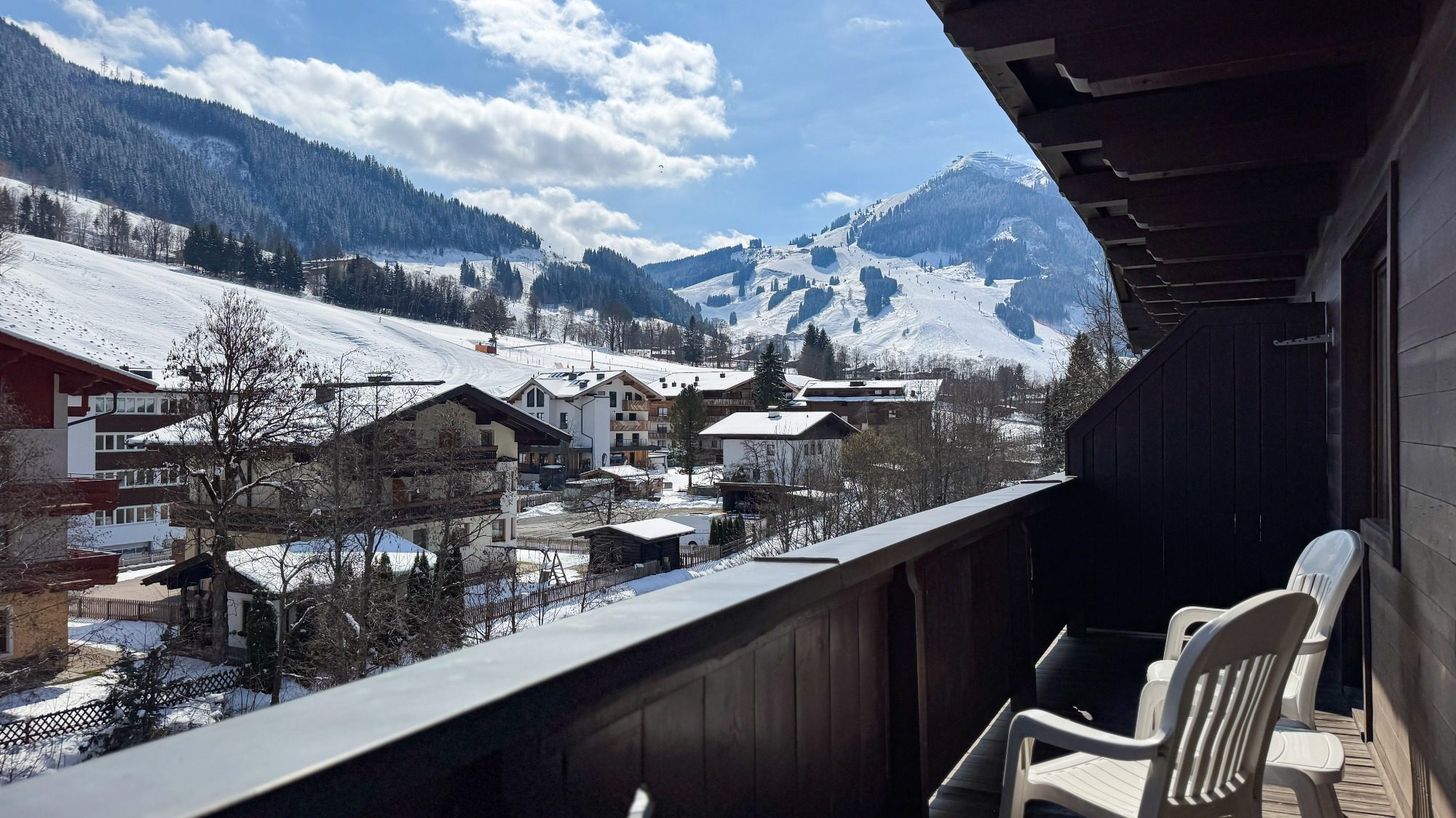 Balkonaussicht zur Straße