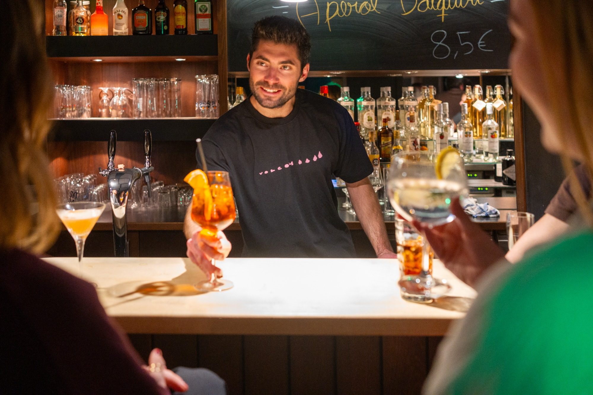 Frisch gemixte Drinks von der Bar