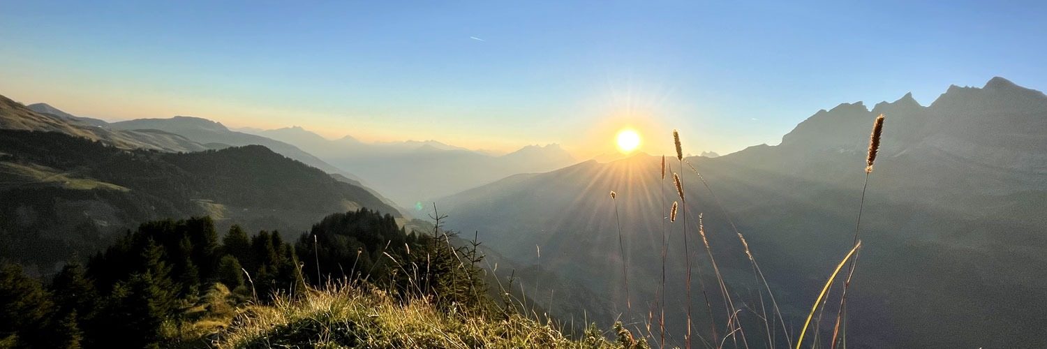 Sonnenaufgang in den Bergen