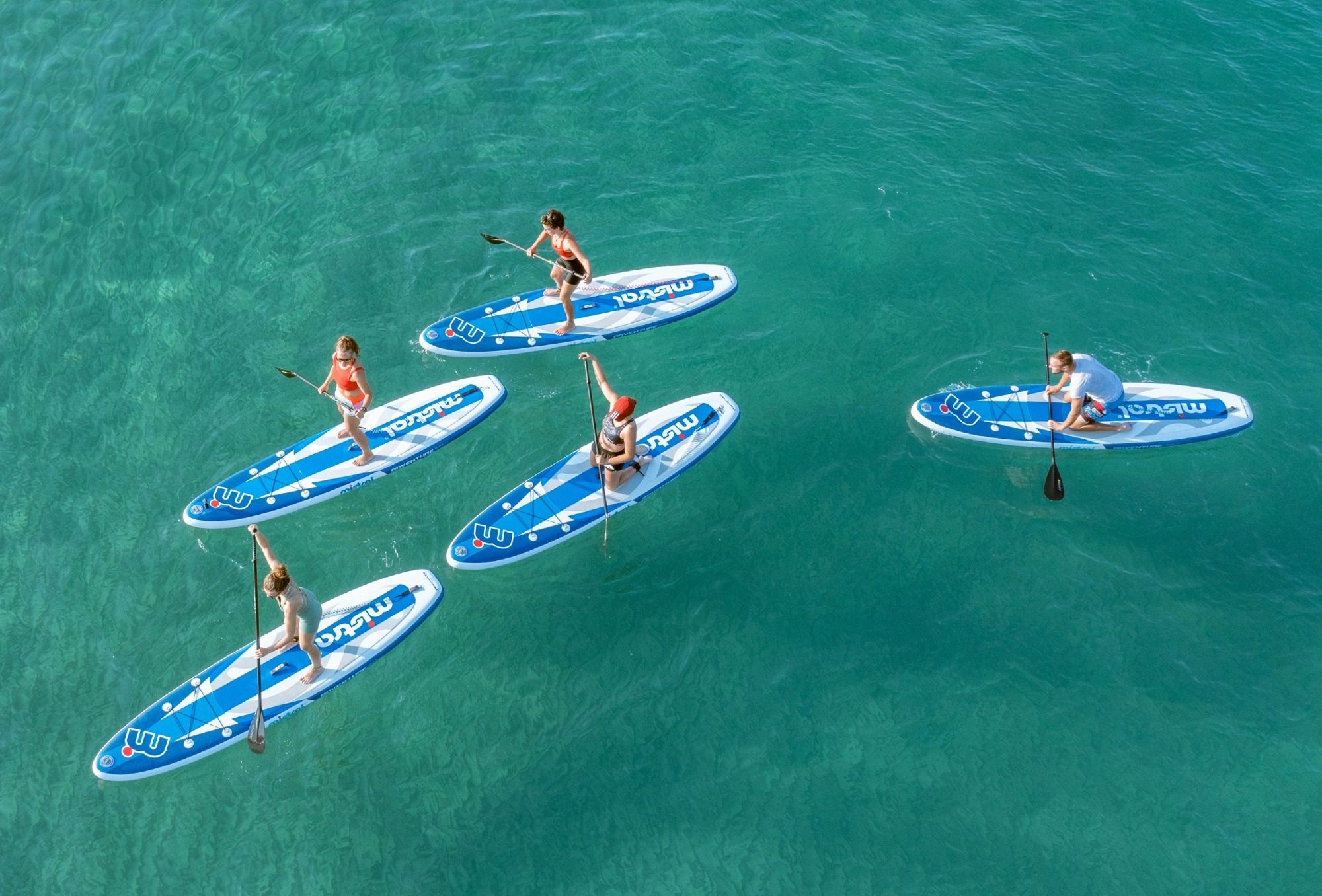 SUP im kristallklaren Meer