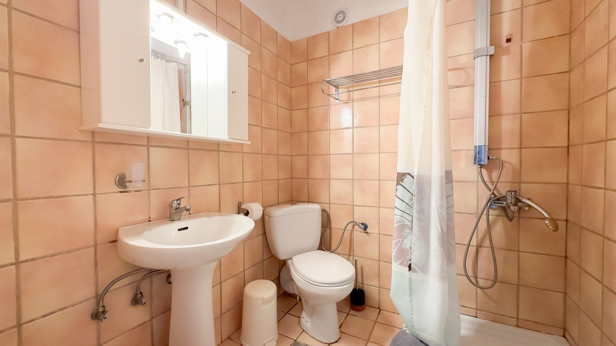 Badezimmerbeispiel im Single Sportclub Poseidon View