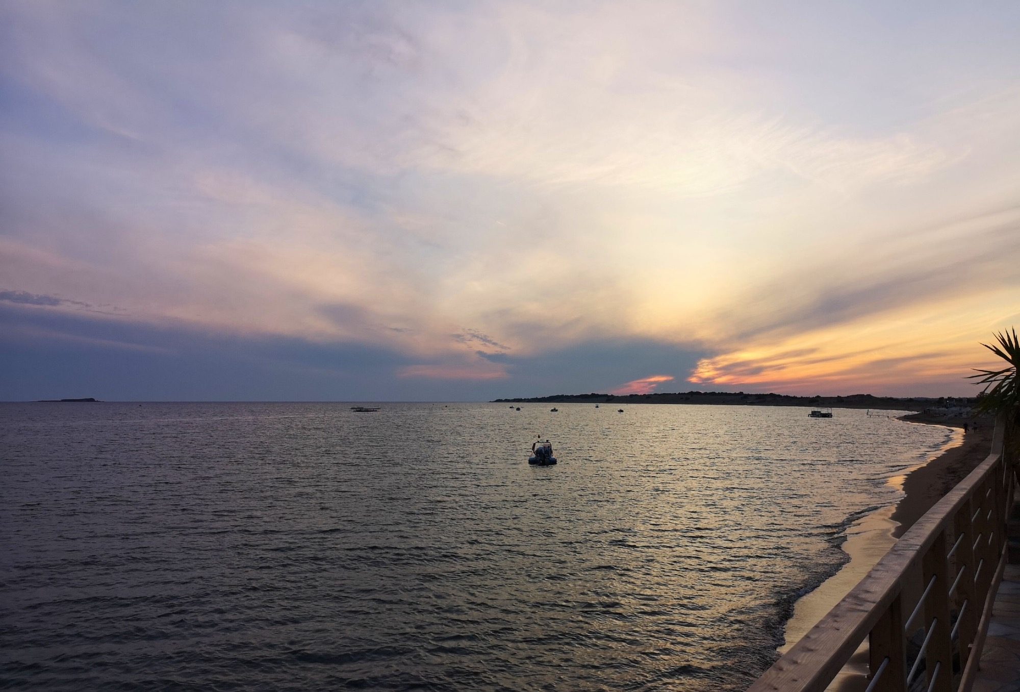 Sonnenuntergang auf Korfu über dem Meer