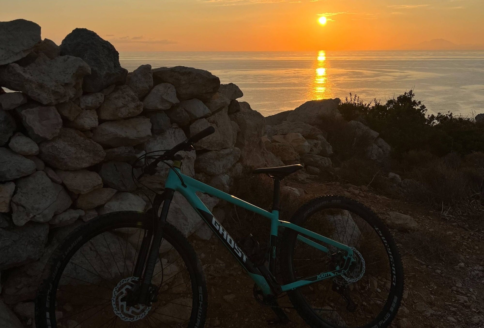 Bike im Sonnenaufgang