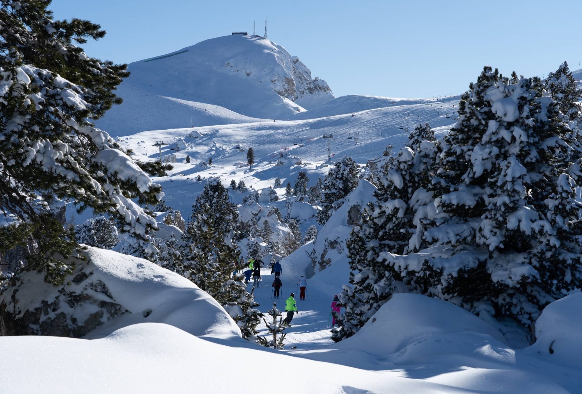 Skifahrer in den Dolomiten