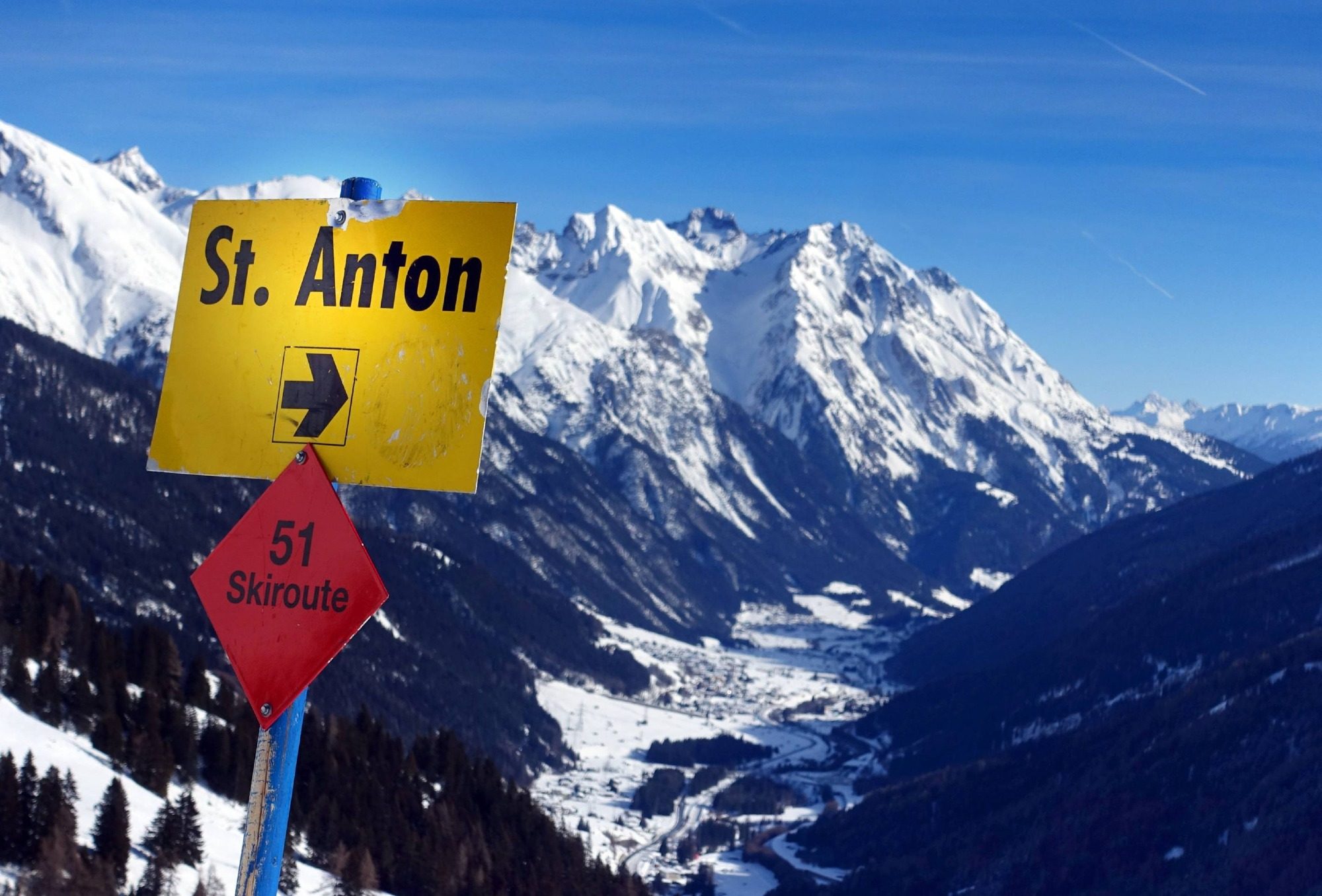 Verschneite Berglandschaft St. Anton