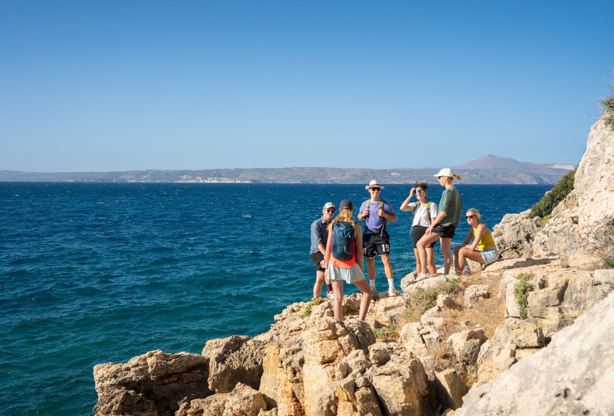 Gruppe an der Küste Kretas