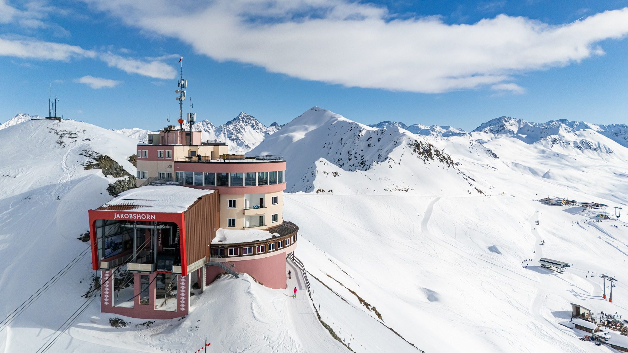 Skigebiet Davos und die Bergstation vom Jakobshorn