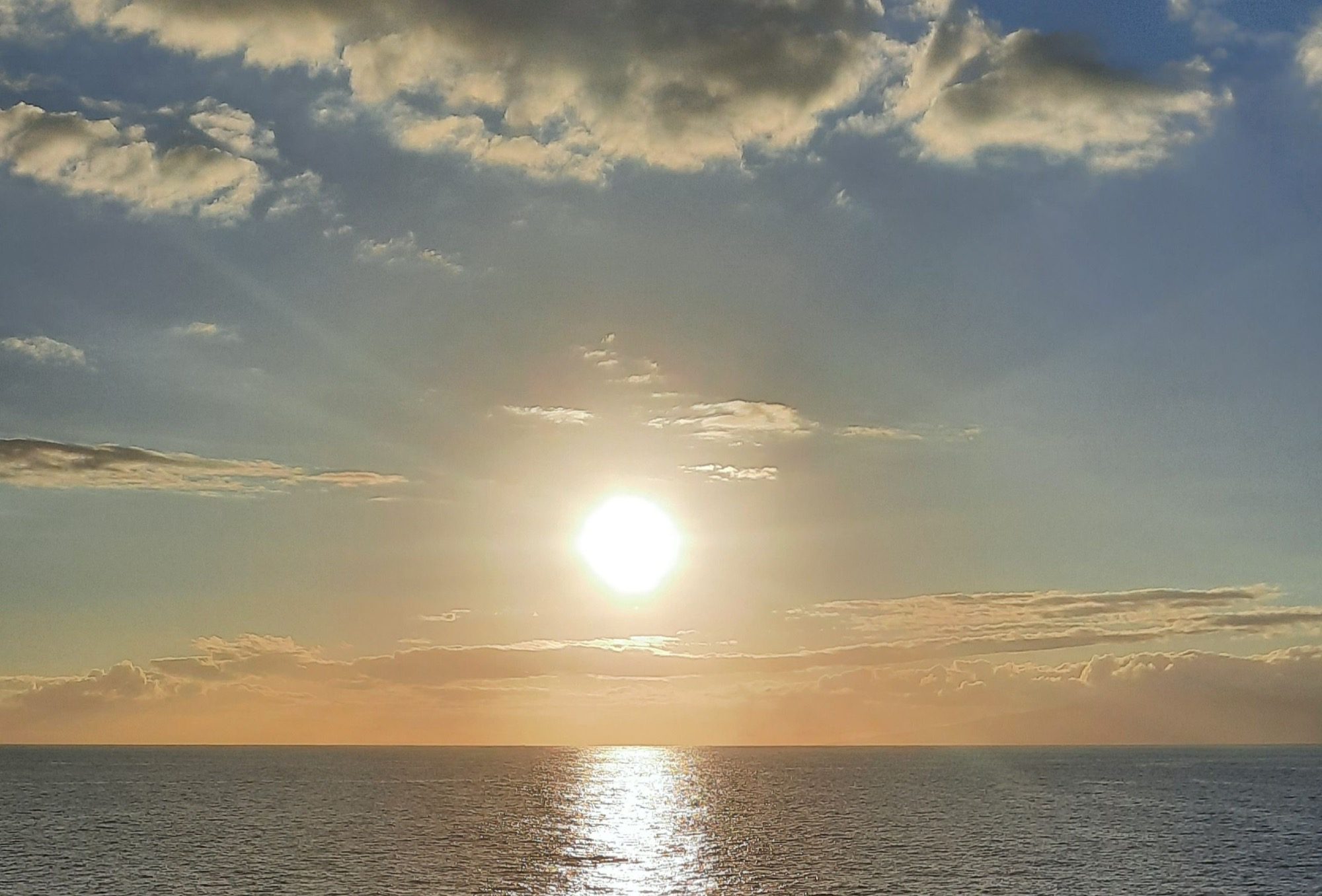 Sonne über dem Meer