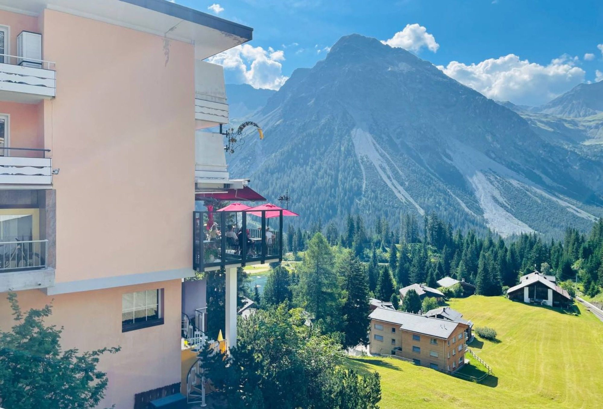 Blick auf einen Berg in Arosa