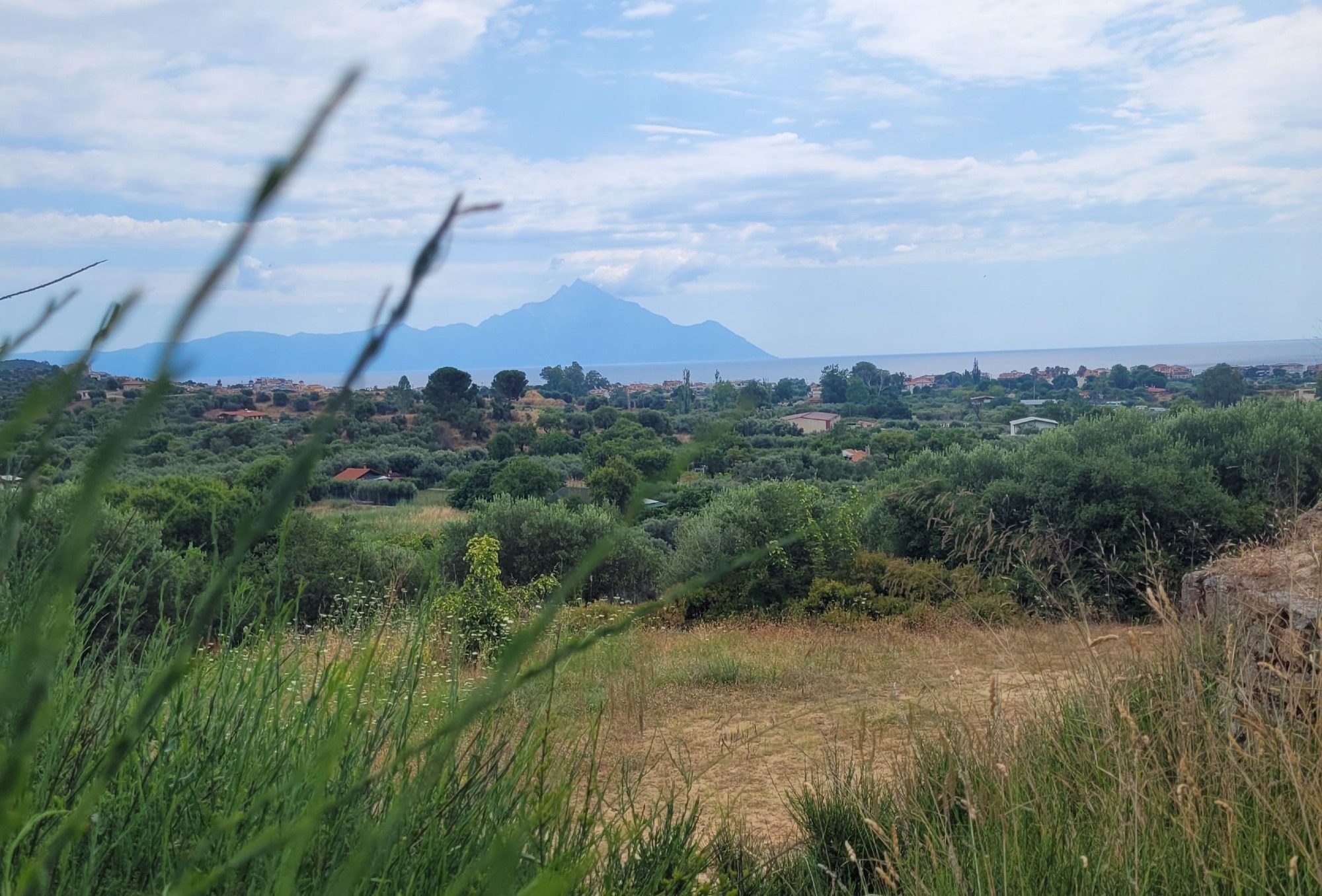 Hinterland mit blick auf den athos