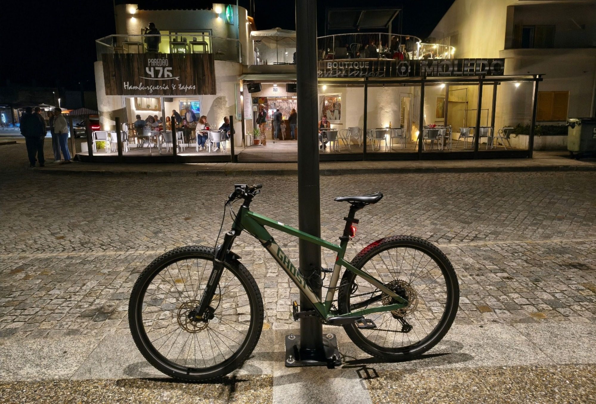 Bike vor einer Beachbar