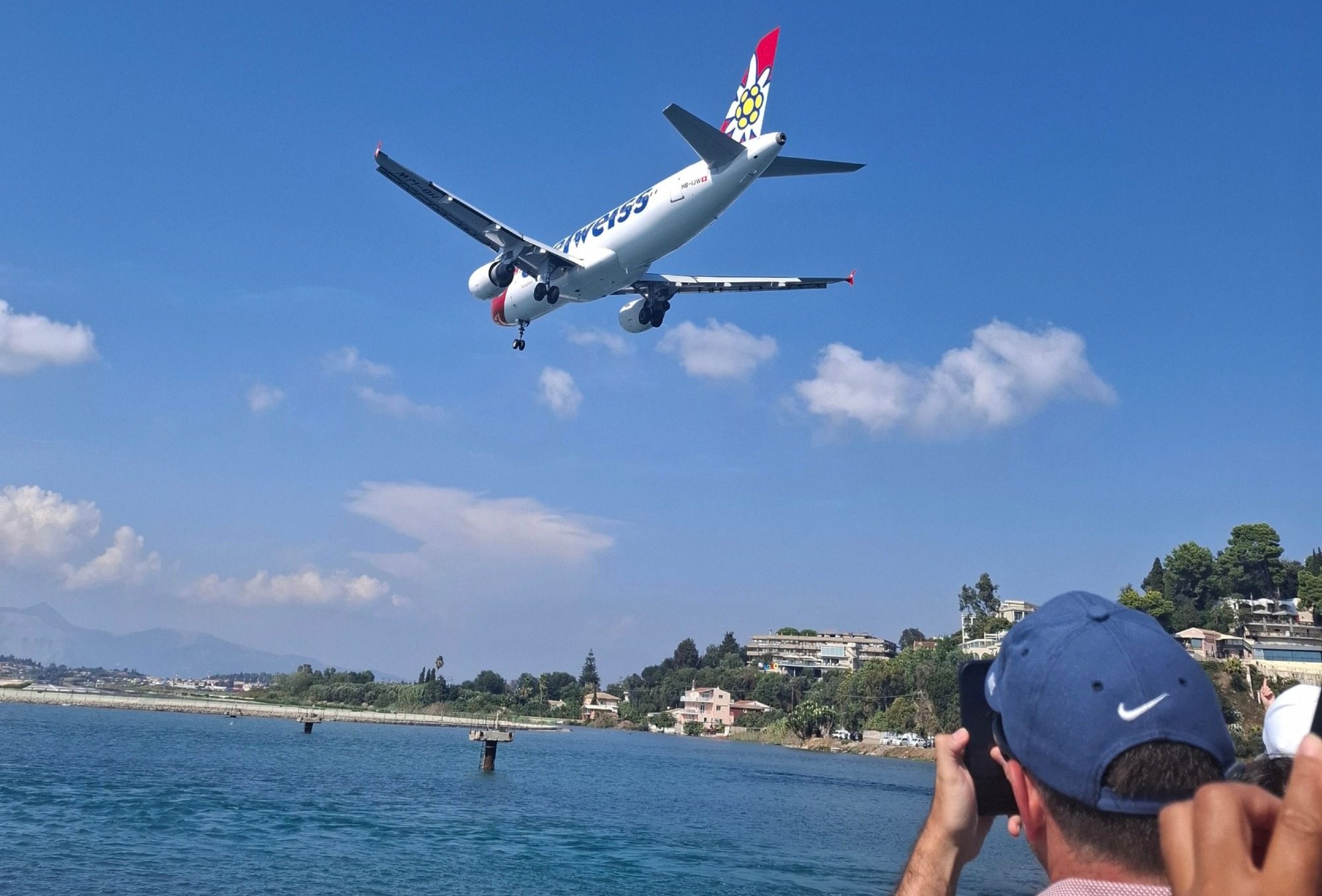 Flugzeug über Korfu
