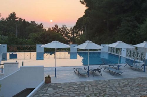 Blick aus dem Hotel-Fenster mit Sonnenaufgang