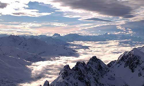 Oben brauchen wir die Sonnenbrille und in den Wolken die Schneebrille.