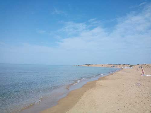 Strand zwischen Hotel und Waspo