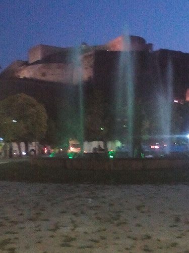 Korfu-Stadt bei Nacht