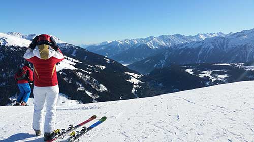 Start eines Pistentags am Sonnwendkopf (Königsleiten)