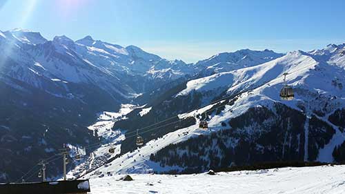 Tuxer-Tal mit Rastkogelbahn im Vordergrund