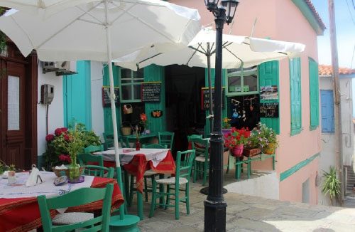 Die Taverne von Eleni und Diamantis in Vourliotes