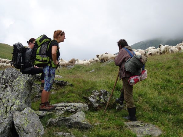 Alina im Gespräch mit dem Schäfer
