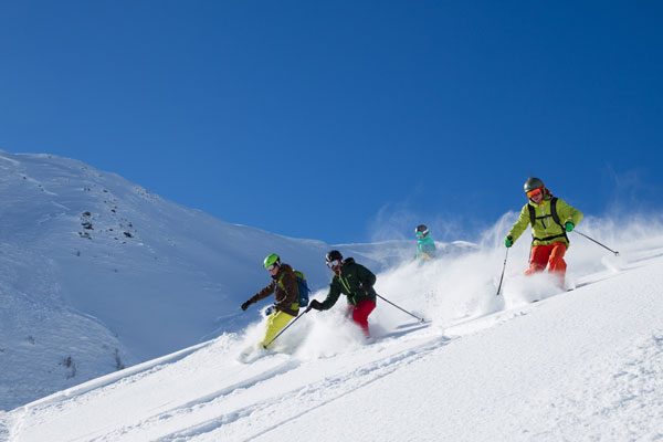 Für uns die beste Zeit zum Ski fahren: Der Januar. Viel Neuschnee und leere Pisten warten auf Euch.