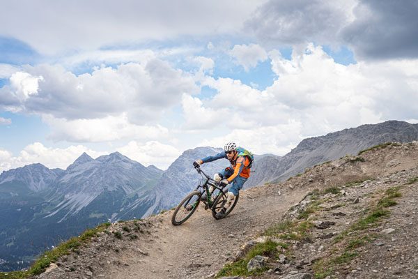 So fährt man mit dem Mountainbike eine Kurve.