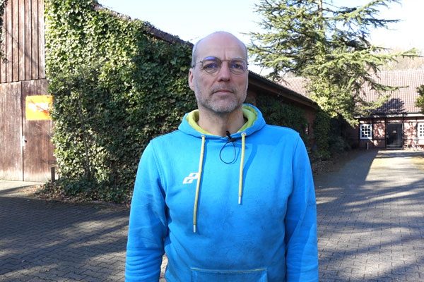 Lagerleiter Dino berichtet, wie die Bikes für den Sommer gerettet wurden.