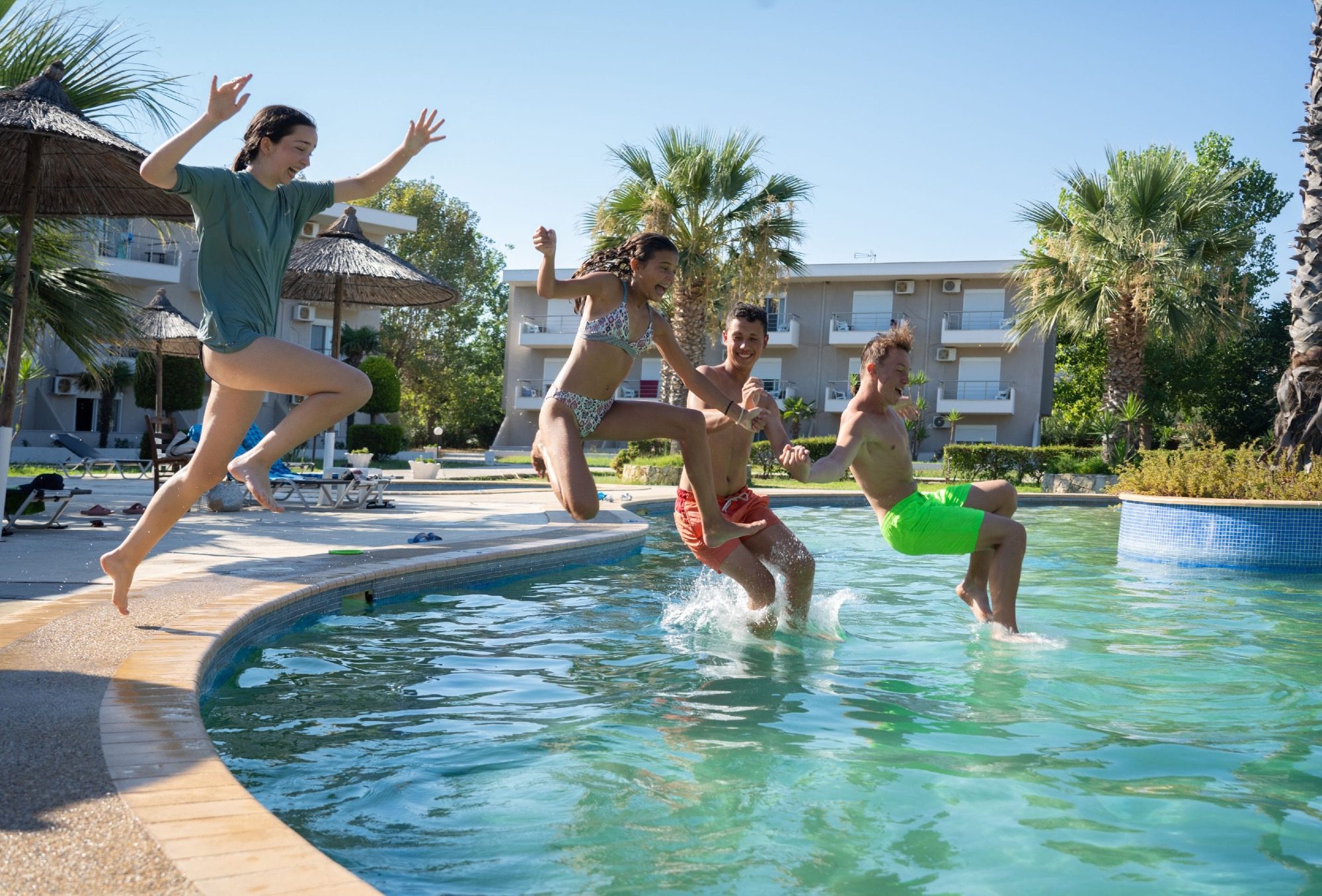 Der frisch renovierte Pool lädt zum reinspringen ein