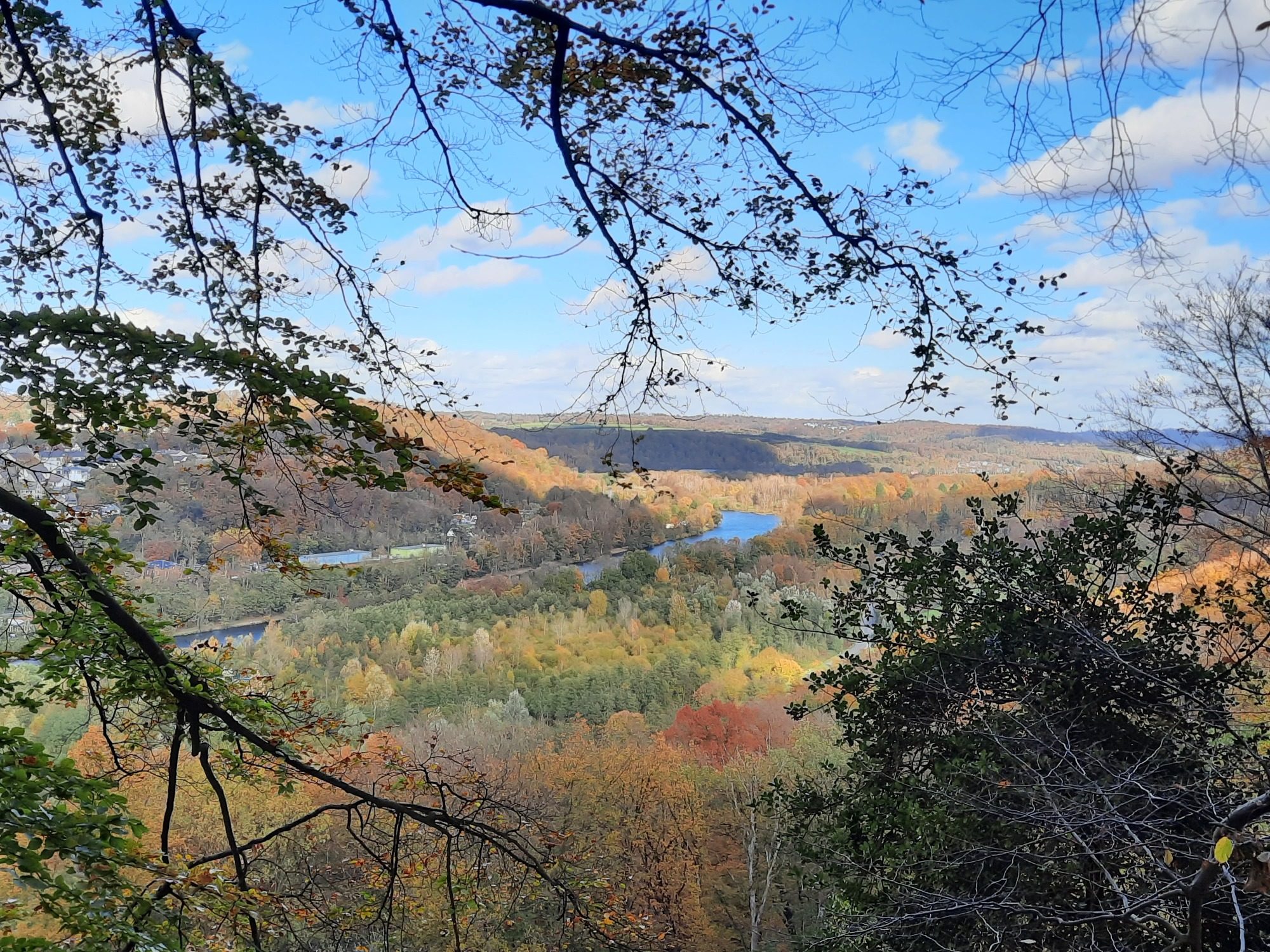Ausblick auf Felder und Fluss