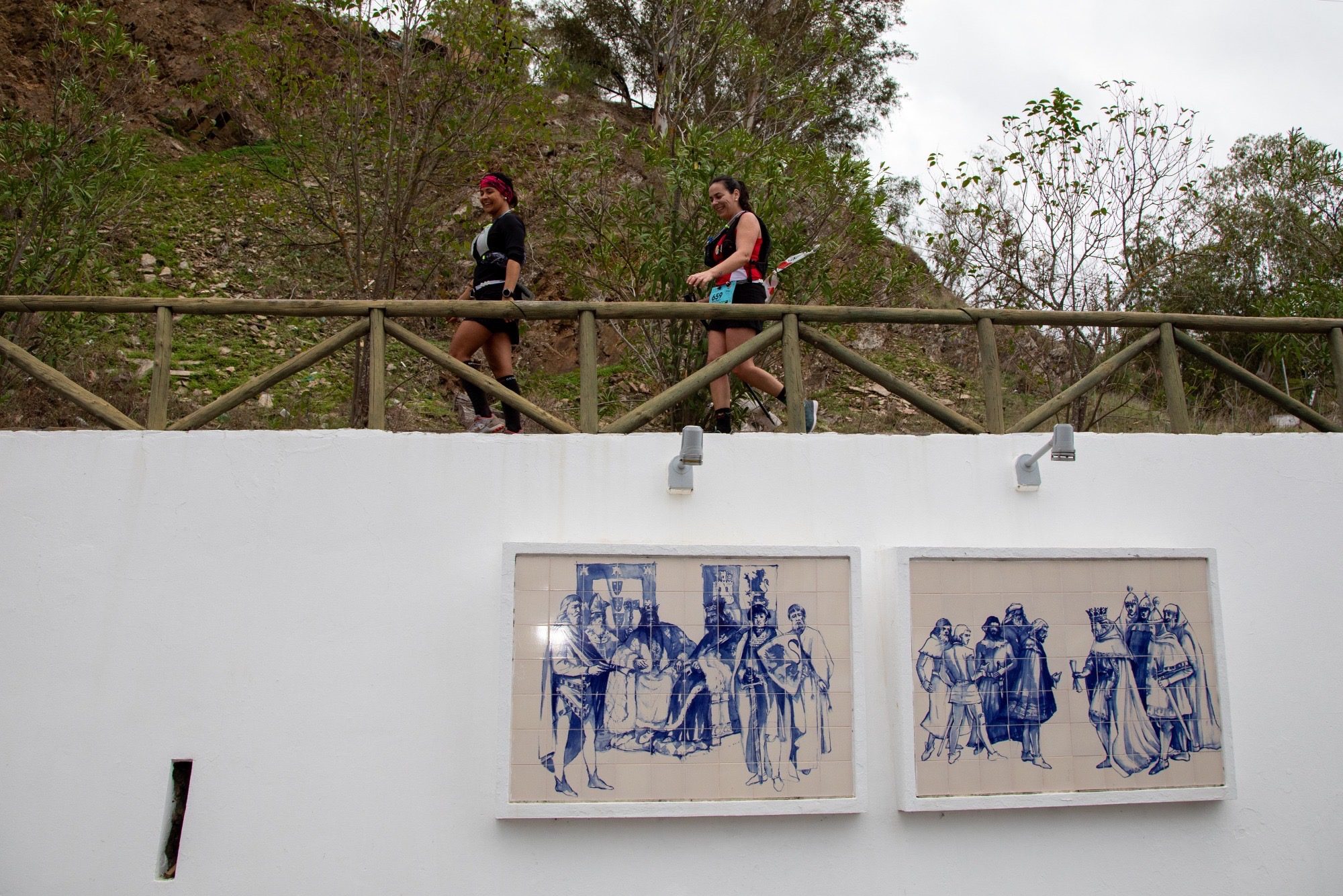 Keramikkunst an einer Außenwand in Alcoutim